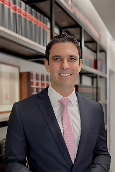 Dr. Alberto Vargas Pareja